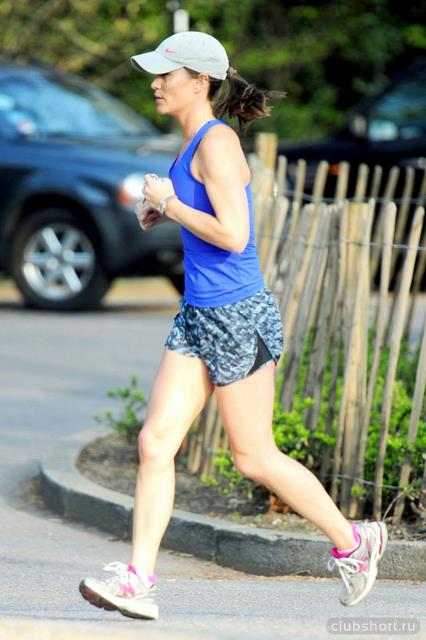 41063_pippa-middleton-out-jogging-in-london-04-12.jpg